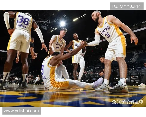 热火与湖人激战成焦点双方得分对决引发球迷热议
